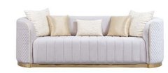 Canapea cu 3 locuri RIMINI BEJ M01 247*94*81 (cadru din lemn, umplutură PPU, tapițerie din stofă, culoare bej M01, decor auriu, completată cu 5 perne decorative)(29611)