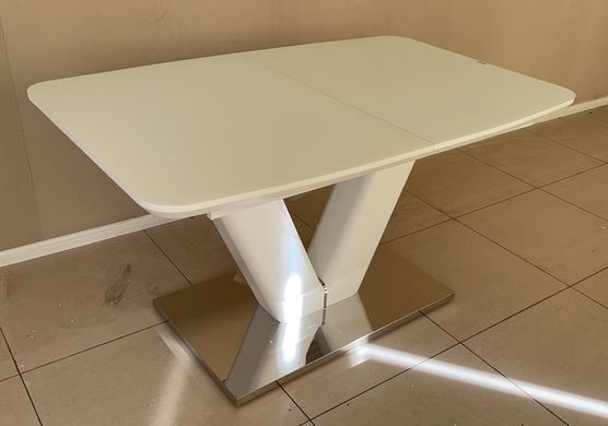 Masă pentru sufragerie Cambridge 140 cm (sticlă mată), TES MOBILI, blat din sticlă mată, culoare albă, picior alb, insert decorativ metalic, suport metalic(29127)