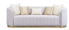 Canapea cu 3 locuri RIMINI BEJ M01 247*94*81 (cadru din lemn, umplutură PPU, tapițerie din stofă, culoare bej M01, decor auriu, completată cu 5 perne decorative)(29650)